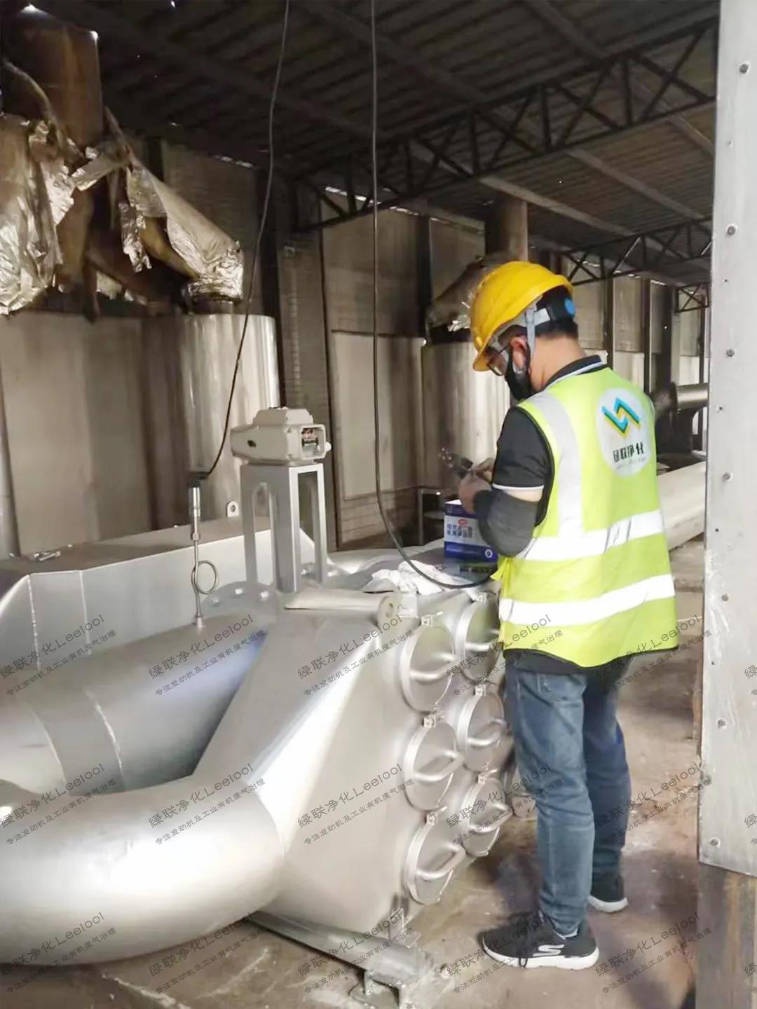 綠聯凈化黑煙及氮氧化物雙降系統正在安裝 綠聯凈化黑煙及氮氧化物雙降系統正在安裝