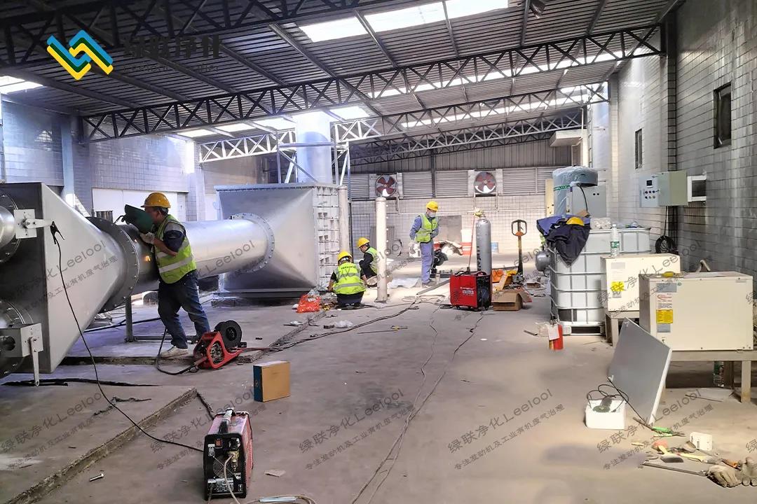 綠聯凈化黑煙及氮氧化物雙降系統正在安裝 綠聯凈化黑煙及氮氧化物雙降系統正在安裝