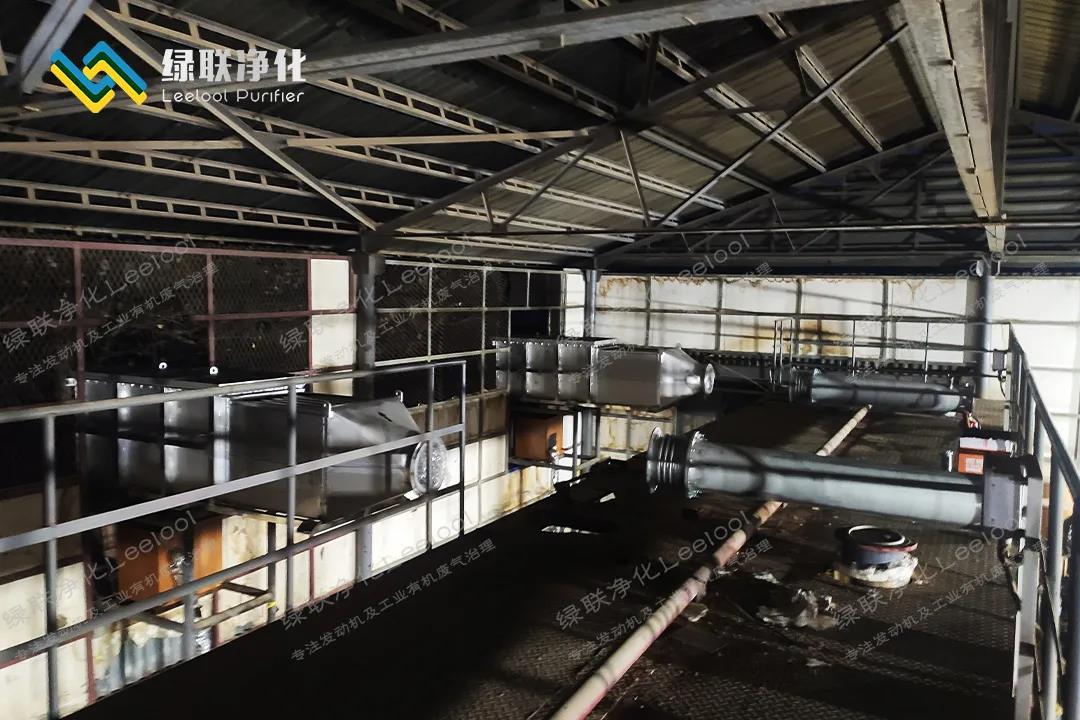 脫硝設備正在安裝